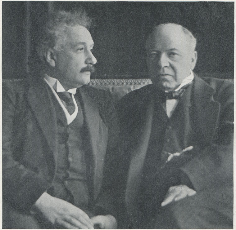 Einstein (left) and Haldane. From a photo by Walter Benington. Originally published in The Sphere on 18 June 1921, it was later reproduced in Hutchinson’s Splendour of the Heavens (1923)